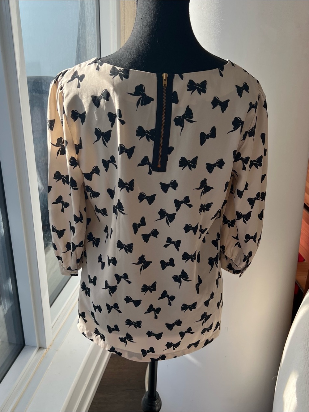 Excellent Condition!Super Cute top with bow ties from Calvin Klein Jeans- Size M